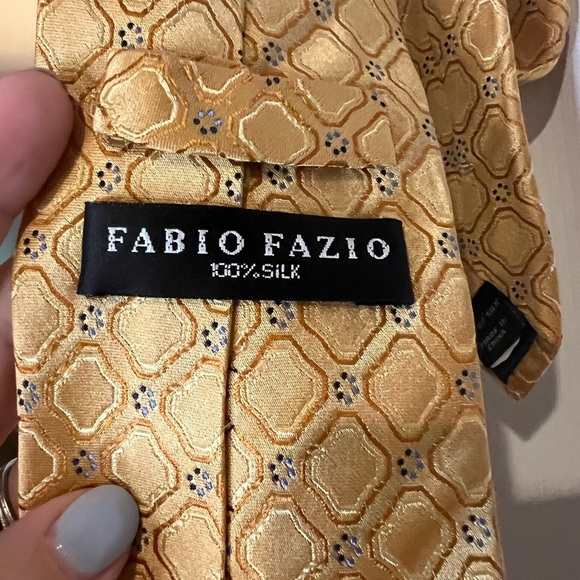 Fabio Fazio Elegant Gold Patterned Men's Tie 100% Silk - Picture 2 of 4